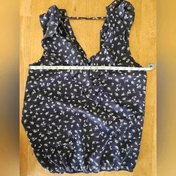 By&By ruffled Blouse, size M - Picture 7 of 10